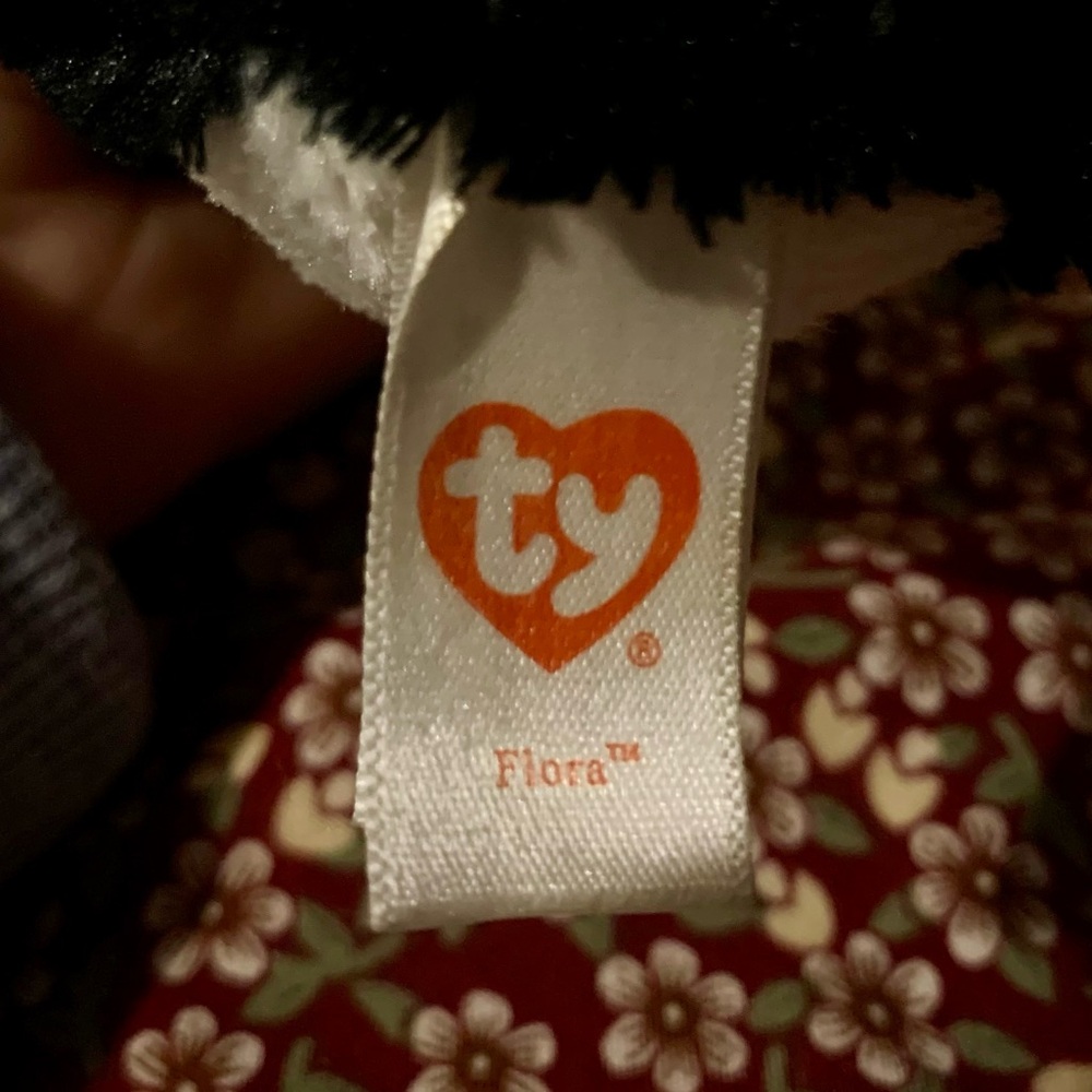 TY Beanie Boos - FLORA the Skunk (Glitter Eyes) Small 6" Plush - Picture 11 of 12